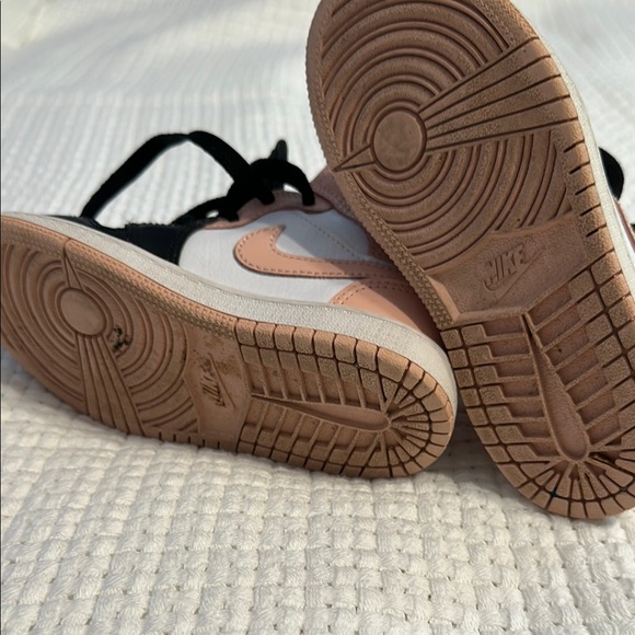 Jordan Black and Pink Sneakers High-Top Classic - Picture 5 of 5